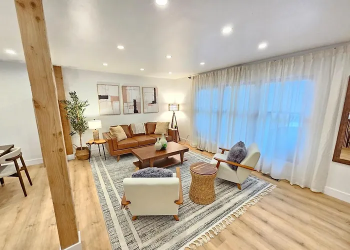Luxury 4br Near Six Flags & Naval Base Villa Waukegan