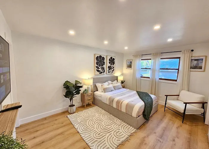 Luxury 4br Near Six Flags & Naval Base