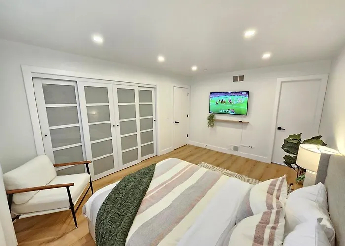 Luxury 4br Near Six Flags & Naval Base Villa
