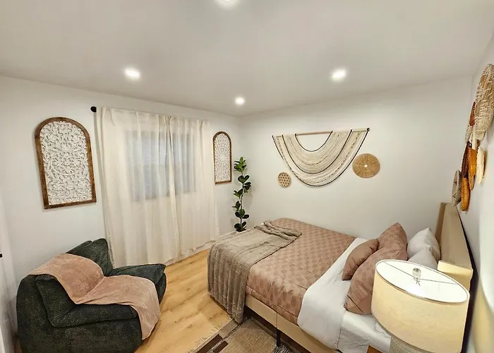 Luxury 4br Near Six Flags & Naval Base Villa